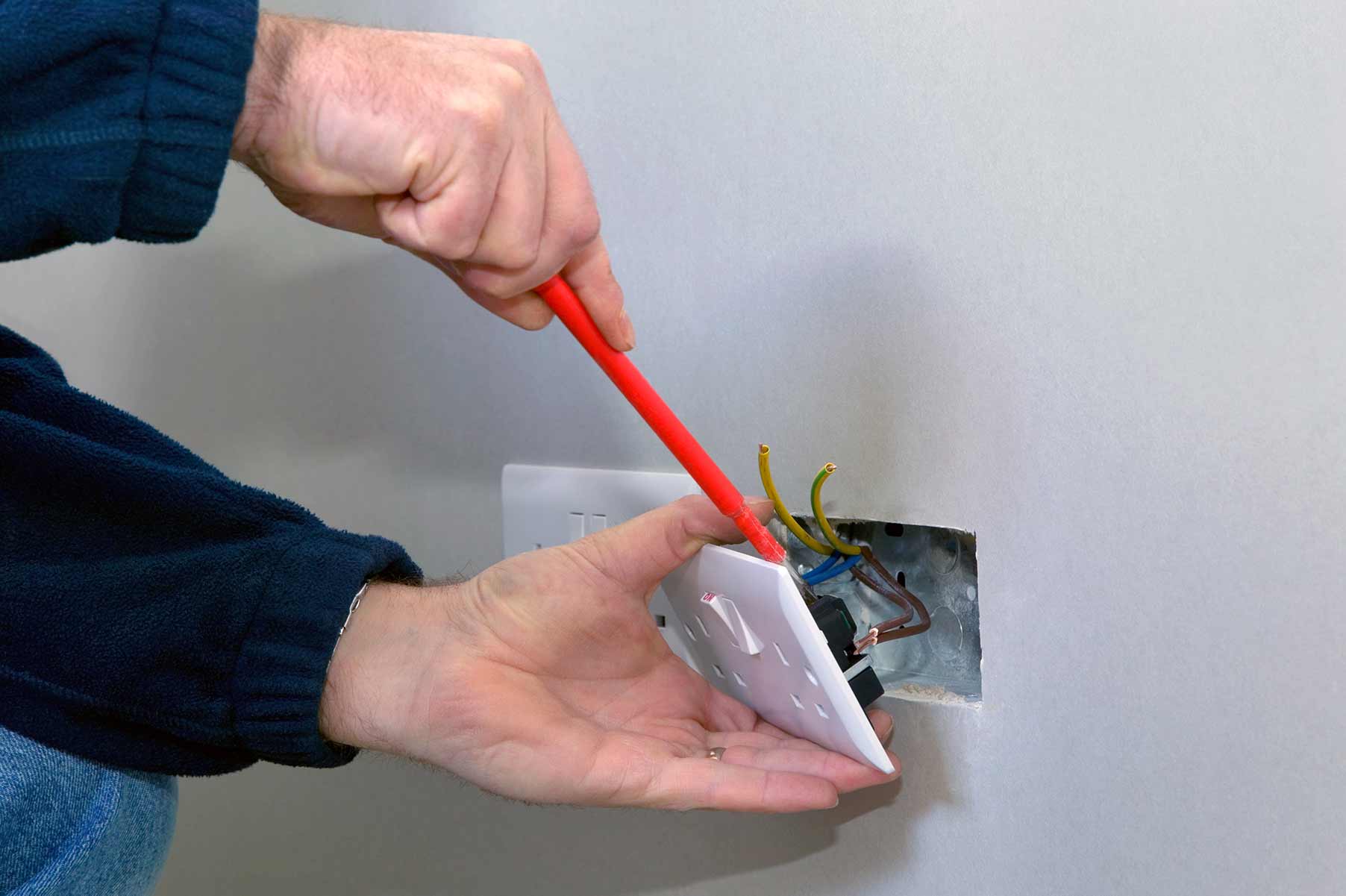 Our electricians can install plug sockets for domestic and commercial proeprties in New Mills and the local area. 